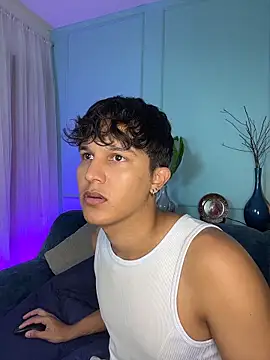 Leo Savage  online show from 03-22-26, 03:32