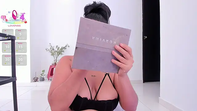 leyacopper online show from 10-08-25, 07:33