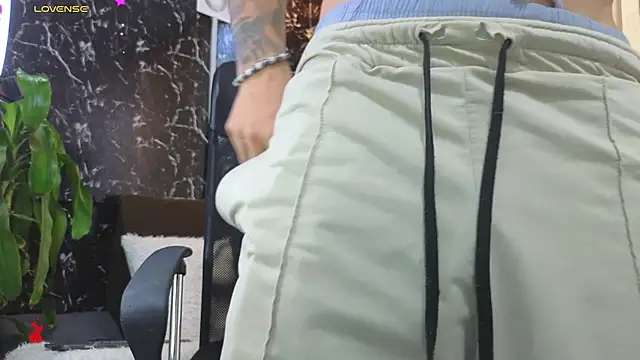 Snapshot of Alexander_ferre chatting on 03-15-26, 01:17 Alexander ferre online show from 03-15-26, 01:17