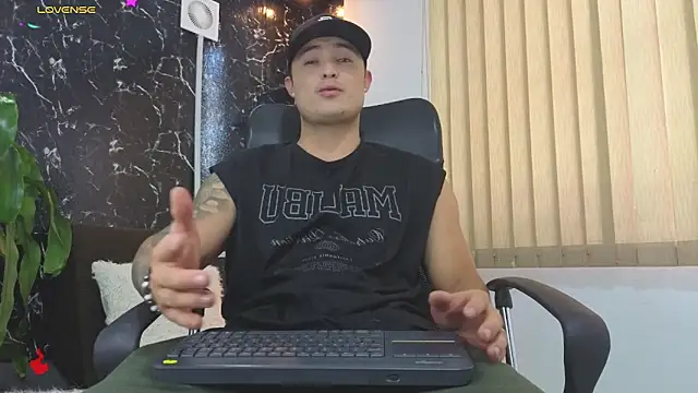 Snapshot of Alexander_ferre chatting on 03-20-26, 01:27 Alexander ferre online show from 03-20-26, 01:27