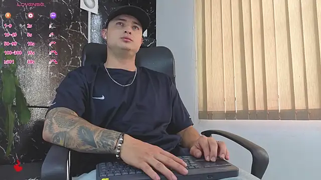 Snapshot of Alexander_ferre chatting on 04-01-26, 01:23 Alexander ferre online show from 04-01-26, 01:23