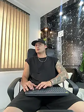 Snapshot of Alexander_ferre chatting on 04-05-26, 01:30 Alexander ferre online show from 04-05-26, 01:30