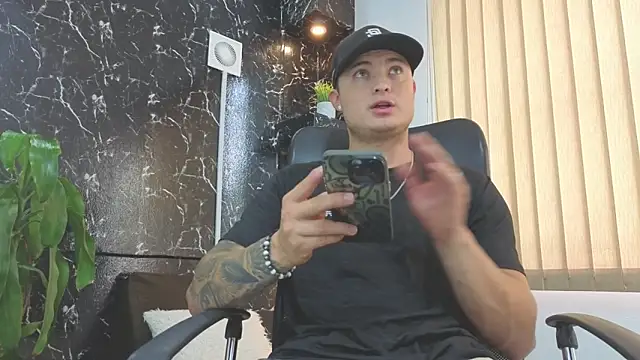 Snapshot of Alexander_ferre chatting on 04-06-26, 01:34 Alexander ferre online show from 04-06-26, 01:34