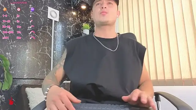 Snapshot of Alexander_ferre chatting on 04-11-26, 01:15 Alexander ferre online show from 04-11-26, 01:15