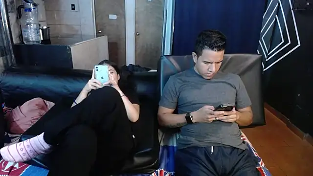 Little Kmi online show from 11-21-25, 04:38