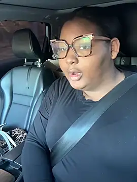 Snapshot of PoppyLuxe chatting on 11-29-25, 01:47 PoppyLuxe online show from 11-29-25, 01:47