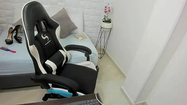 yulitza1025 online show from 10-20-25, 12:16