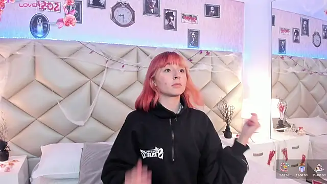 dafnne hall online show from 10-21-25, 04:24