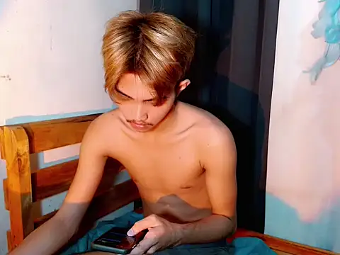 addicted to alex online show from 11-18-25, 04:44