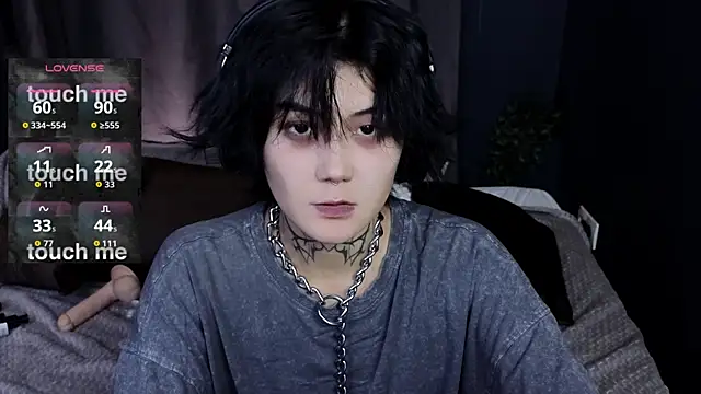 Snapshot of GothXRaven chatting on 10-08-25, 04:15 GothXRaven online show from 10-08-25, 04:15