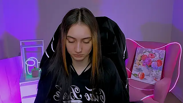 olivianorton online show from 10-16-25, 01:12