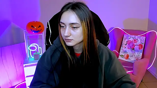 olivianorton online show from 10-24-25, 01:18