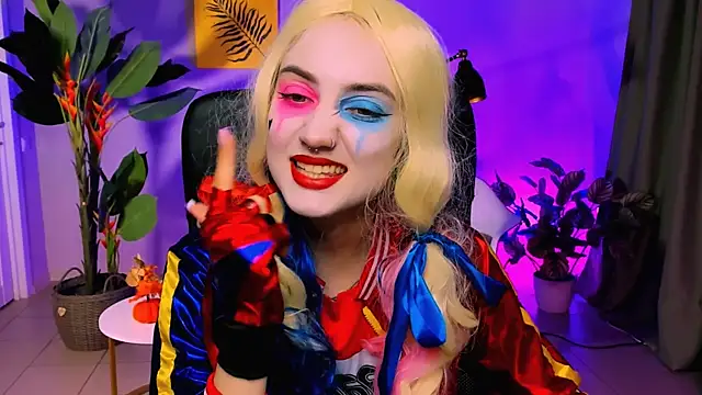 olivianorton online show from 10-31-25, 03:02