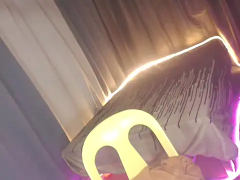 Snapshot of Hail_ur_Dominant chatting on 11-20-25, 12:44 Hail ur Dominant online show from 11-20-25, 12:44