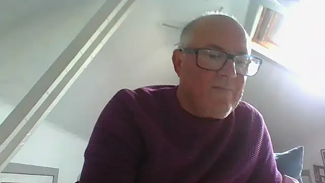Snapshot of naughtygrandad1 chatting on 10-23-25, 01:10 naughtygrandad1 online show from 10-23-25, 01:10