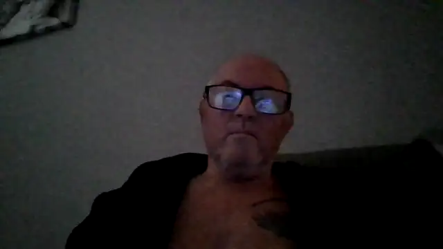 Snapshot of naughtygrandad1 chatting on 10-26-25, 07:03 naughtygrandad1 online show from 10-26-25, 07:03