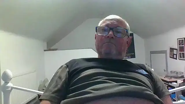 Snapshot of naughtygrandad1 chatting on 10-26-25, 07:09 naughtygrandad1 online show from 10-26-25, 07:09