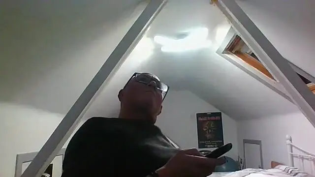 Snapshot of naughtygrandad1 chatting on 10-29-25, 08:21 naughtygrandad1 online show from 10-29-25, 08:21