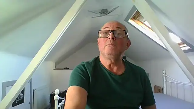 Snapshot of naughtygrandad1 chatting on 11-01-25, 03:03 naughtygrandad1 online show from 11-01-25, 03:03