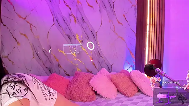 Emmiicute online show from 11-03-25, 08:21