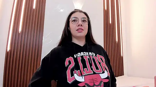 Snapshot of CarolinaMejia chatting on 10-16-25, 10:16 CarolinaMejia online show from 10-16-25, 10:16