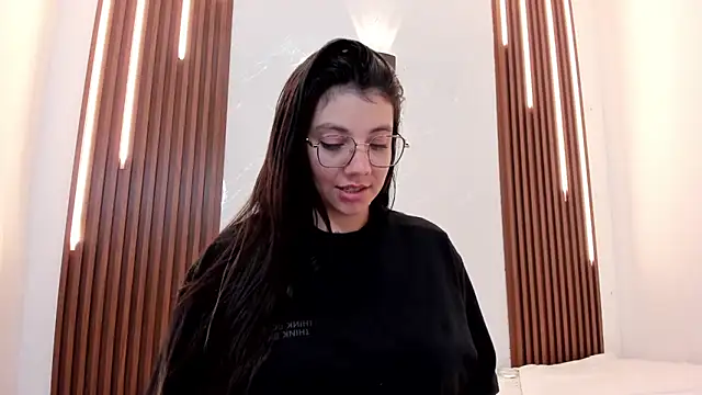 Snapshot of CarolinaMejia chatting on 10-17-25, 11:40 CarolinaMejia online show from 10-17-25, 11:40