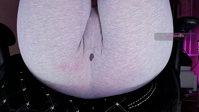 Cameltoe squirt inPants online show from 10-18-25, 12:06