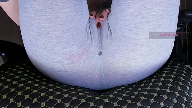 Cameltoe squirt inPants online show from 12-21-25, 07:04