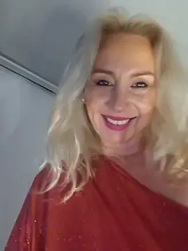 Snapshot of merlyn4 chatting on 11-06-25, 10:05 merlyn4 online show from 11-06-25, 10:05