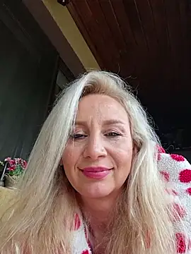 Snapshot of merlyn4 chatting on 11-08-25, 12:27 merlyn4 online show from 11-08-25, 12:27