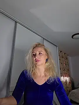 Snapshot of merlyn4 chatting on 11-15-25, 08:33 merlyn4 online show from 11-15-25, 08:33