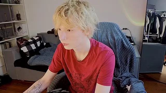 Your avatar online show from 10-07-25, 12:35