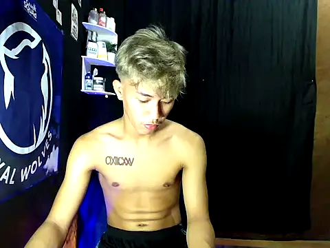 naughtyboyloy 0 online show from 11-09-25, 10:46