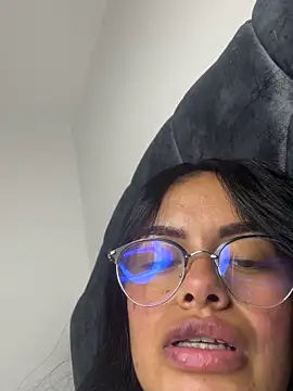 Melissa coch online show from 10-30-25, 04:36