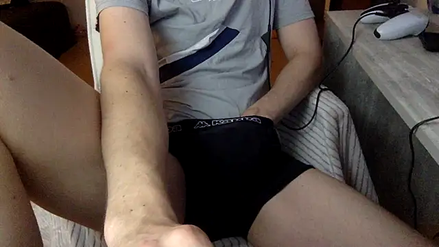 Snapshot of Breezydicksn chatting on 10-27-25, 04:44 Breezydicksn online show from 10-27-25, 04:44