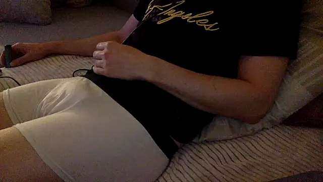 Snapshot of Breezydicksn chatting on 11-19-25, 06:30 Breezydicksn online show from 11-19-25, 06:30