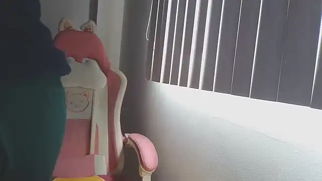 Crystal Star  online show from 10-21-25, 05:02