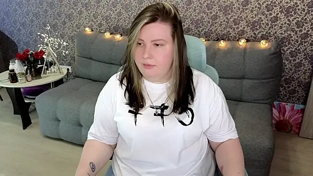Snapshot of Lillit__ chatting on 09-24-25, 08:45 Lillit online show from 09-24-25, 08:45