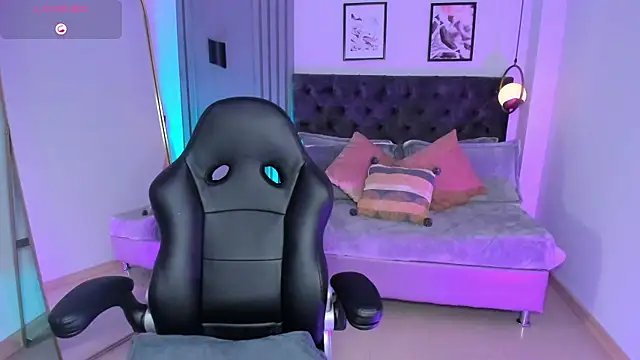 dreamleah  online show from 10-18-25, 04:59