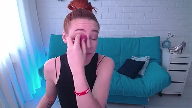 Snapshot of TinaCruyze chatting on 09-14-25, 11:31 TinaCruyze online show from 09-14-25, 11:31