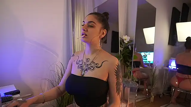 jeniffer foxx online show from 10-07-25, 03:47