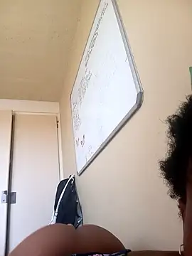 Snapshot of Freakysluttt chatting on 09-22-25, 11:01 Freakysluttt online show from 09-22-25, 11:01