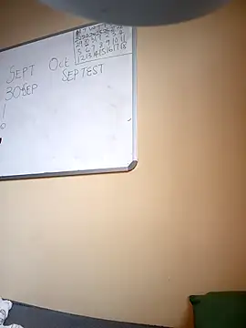 Snapshot of Freakysluttt chatting on 09-27-25, 06:07 Freakysluttt online show from 09-27-25, 06:07