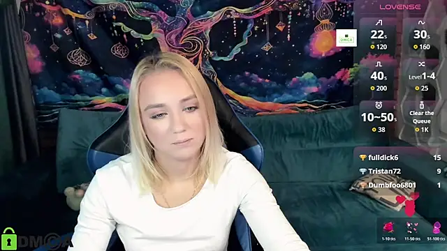 Snapshot of CrystalGirl99 chatting on 10-27-25, 08:51 CrystalGirl99 online show from 10-27-25, 08:51