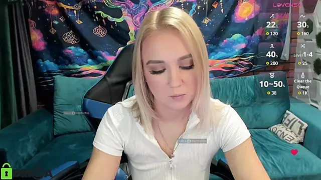 Snapshot of CrystalGirl99 chatting on 11-19-25, 07:52 CrystalGirl99 online show from 11-19-25, 07:52