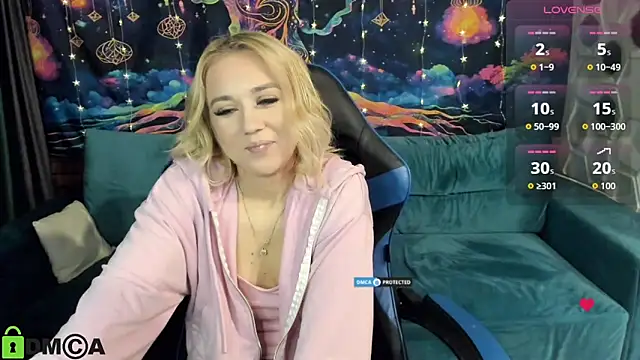 Snapshot of CrystalGirl99 chatting on 12-16-25, 08:08 CrystalGirl99 online show from 12-16-25, 08:08