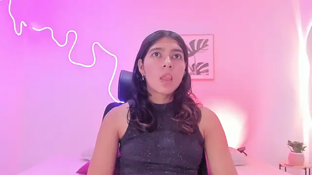 Cherrydollxx online show from 11-08-25, 12:05