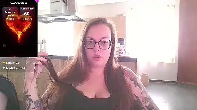 Snapshot of Miss_Lucifer6 chatting on 09-22-25, 01:24 Miss Lucifer6 online show from 09-22-25, 01:24