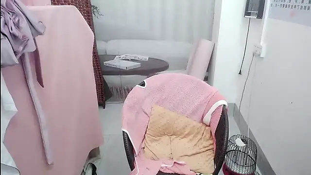 Snapshot of KateCondon chatting on 10-29-25, 02:47 KateCondon online show from 10-29-25, 02:47