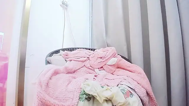 Snapshot of KateCondon chatting on 11-16-25, 09:20 KateCondon online show from 11-16-25, 09:20